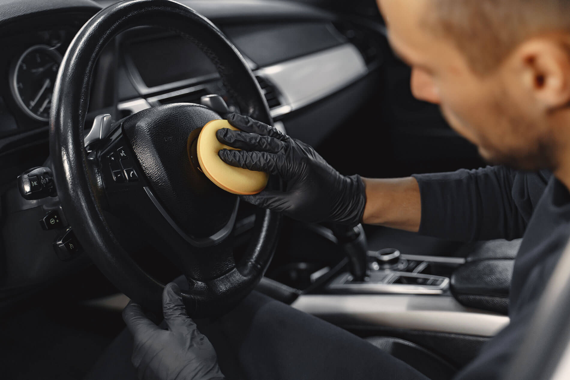 5 Things to Consider When Choosing a Professional Car Detailing Service